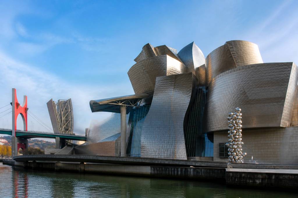 Musée Bilbao : pourquoi cette visite séduit les amateurs d’art contemporain